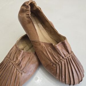 Chocolat Blu Women's Brown Leather Pleated Ballet Flats